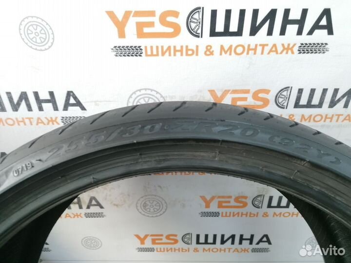 Pirelli P Zero 255/30 R20 92Y