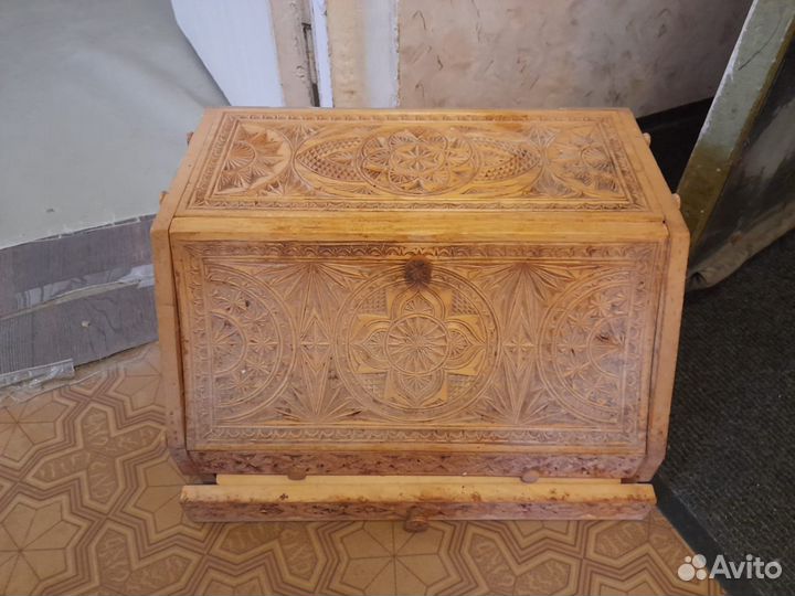 Хлебница деревянная резная