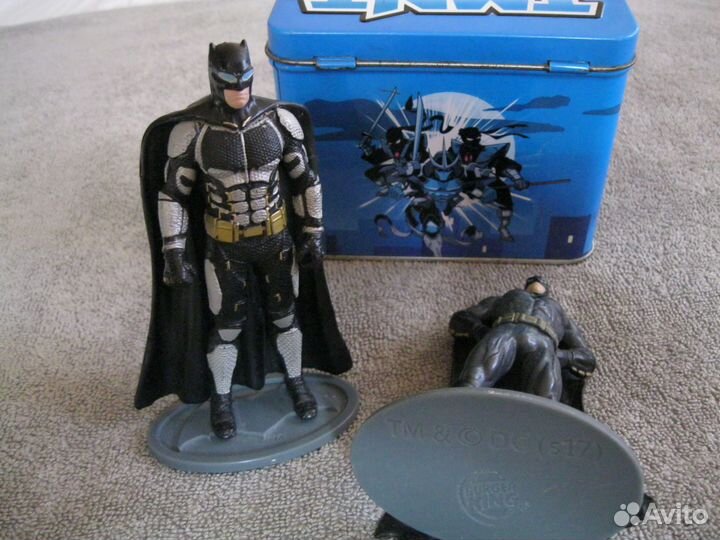 Альбомы с карточками/ Фигурки/ Банки/ Комиксы