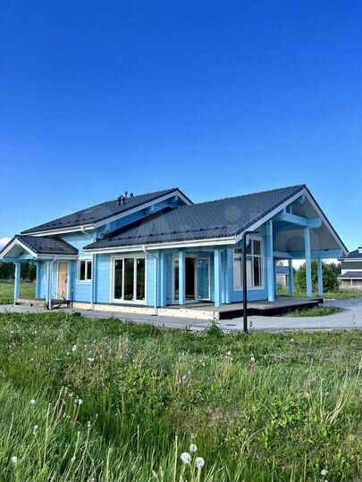 Коттедж 256 м² на участке 12 сот.