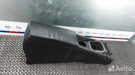 Подлокотник центральный toyota avensis T27 (DBG23I