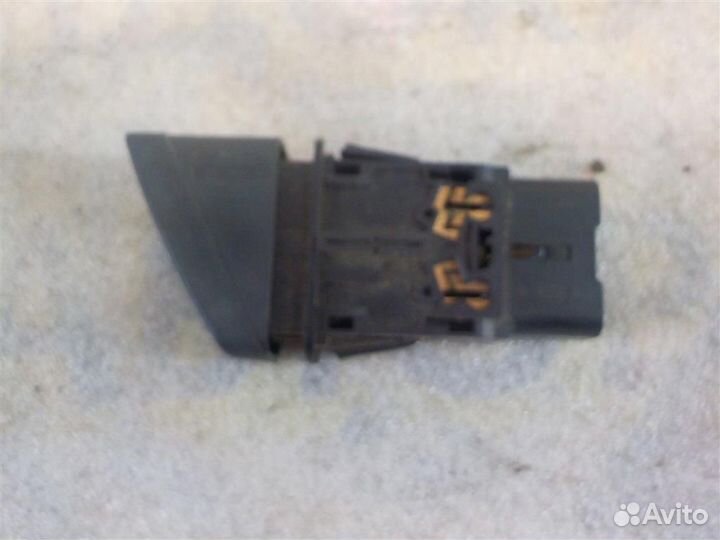 Кнопка аварийной сигнализации Mazda 323 (BJ) 1998