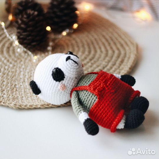 Вязаная игрушка панда
