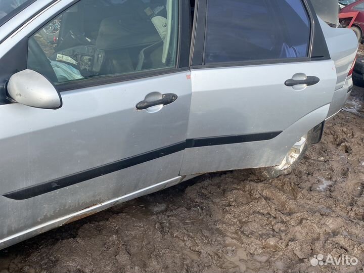 Дверь ford focus 1