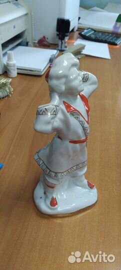 Статуэтка фарфоровая танцующий башкир СССР