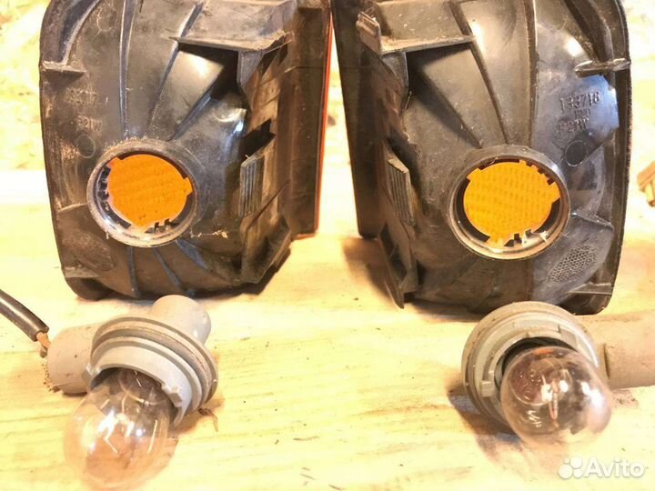 Левый поворотник Volkswagen Passat B3