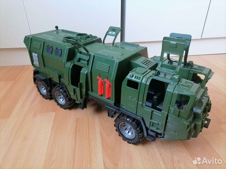 Огромные машины (военная 58см, гоночная 40см)