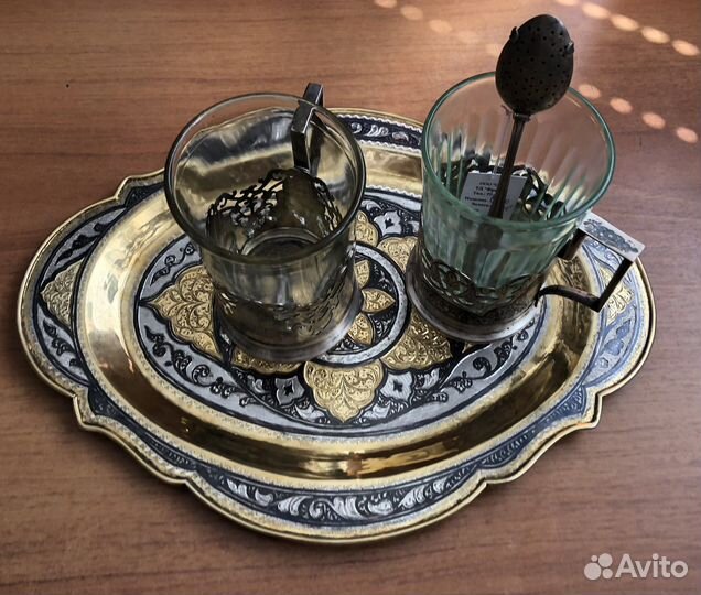 Поднос и подстаканники.Серебро