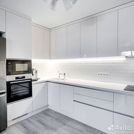 Кухня в потолок на заказ