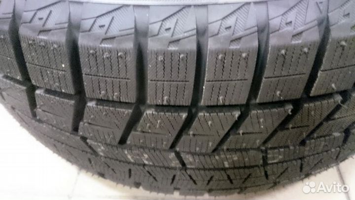 Yokohama Ice Guard IG60 255/35 R19 96Q