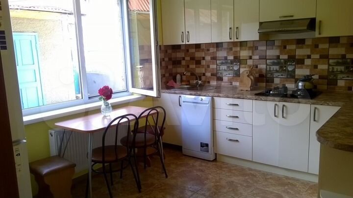 Дом 180 м² на участке 5 сот.