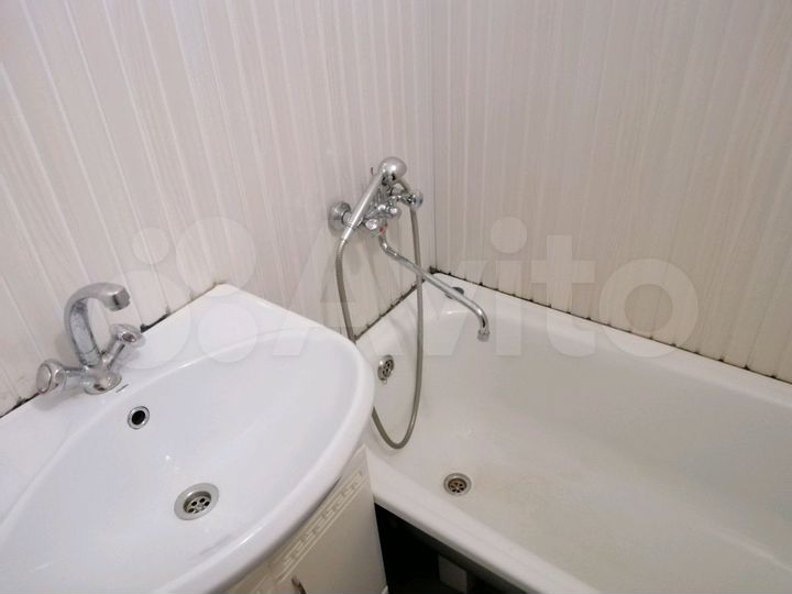 2-к. квартира, 38 м², 1/4 эт.