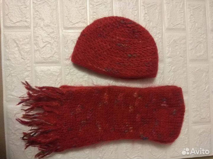 Женская шапка с шарфом