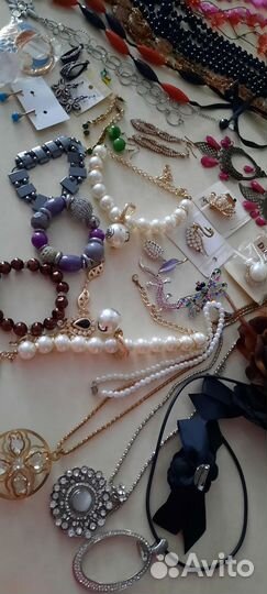Бусы, серьги, браслеты