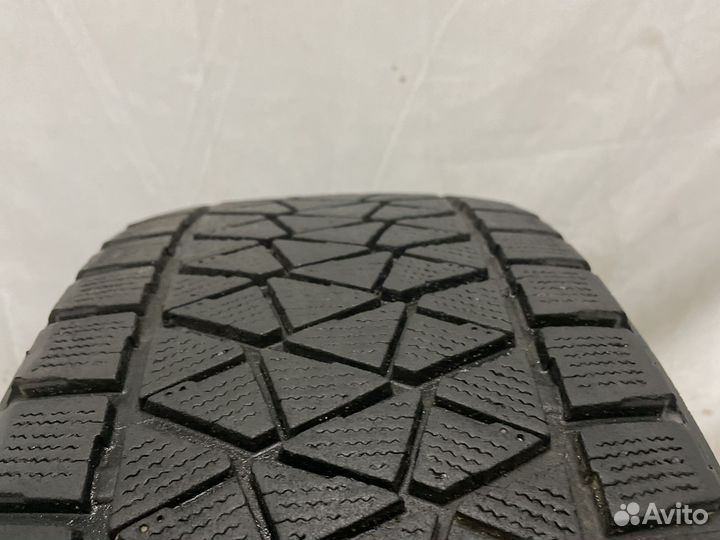 Bridgestone Blizzak DM-V2 235/65 R18 106S