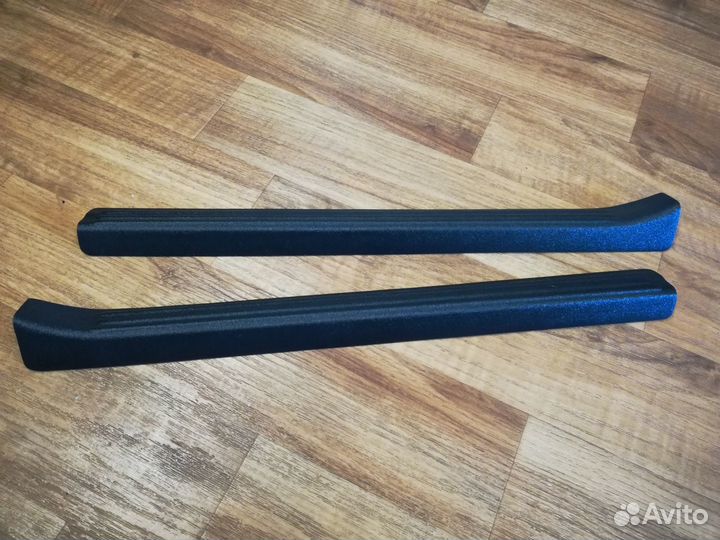 Накладки на пороги дверей ниссан жук (передние)