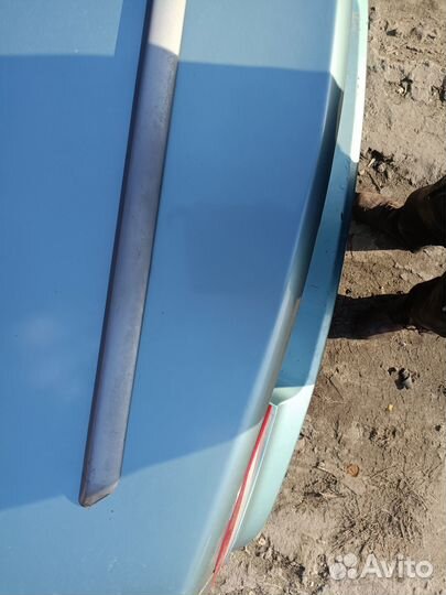 Молдинг задней правой двери Mazda MPV