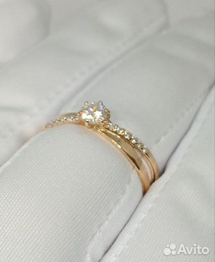 Золотое кольцо с фианитом 18р