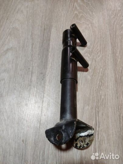 Кронштейн заднего бампера задний правый Volkswagen