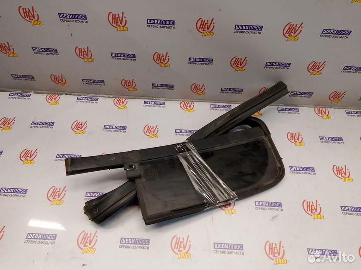 Форточка двери задней правой задней, Hummer H3