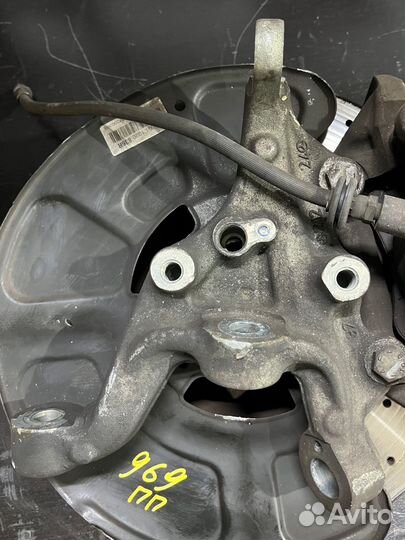 Поворотный кулак мерседес w212 E250 CGI