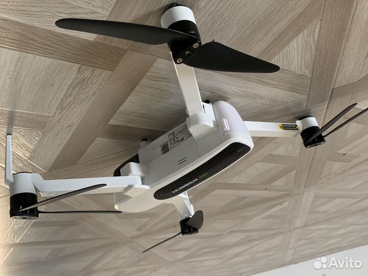 Квадрокоптер с камерой hubsan zino