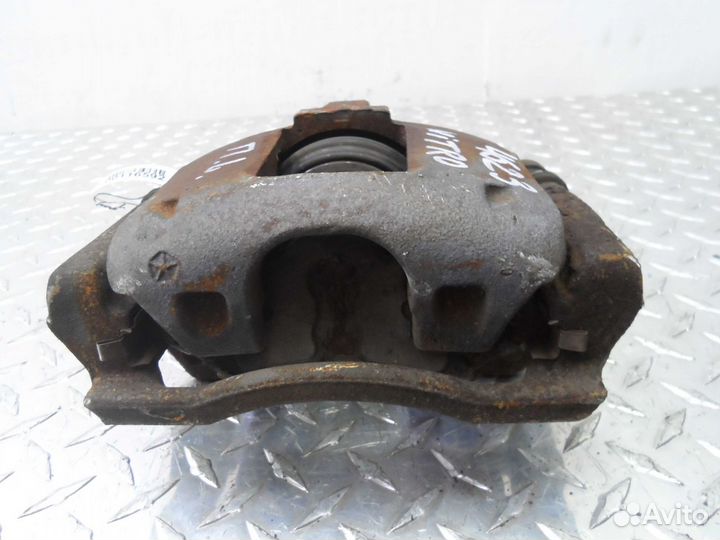 Суппорт передний левый Dodge Nitro 1 16018401