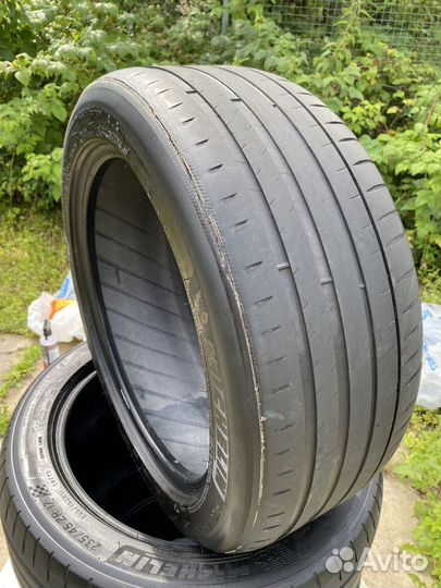 Michelin Pilot Sport 4 235/45 R17