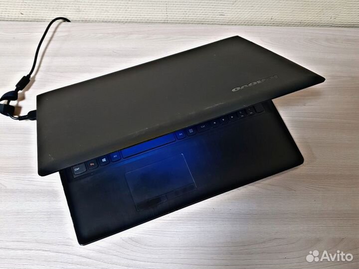 Современный ноутбук Lenovo