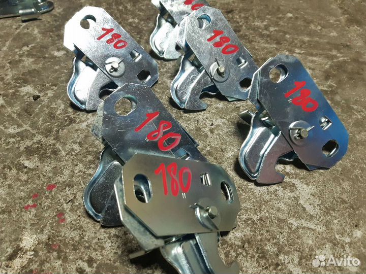 Замок крыши Большой кабины трактора мтз