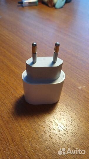 Зарядка на iPhone 20w