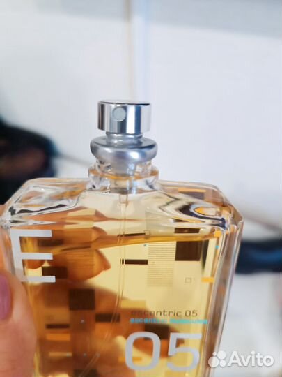 Escentric molecula 05