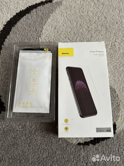 Защитное стекло на iPhone 11