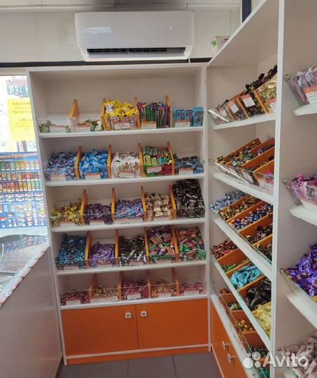Магазин кондитерских изделий, чая и кофе