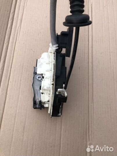 Замок задней правой двери Skoda Rapid