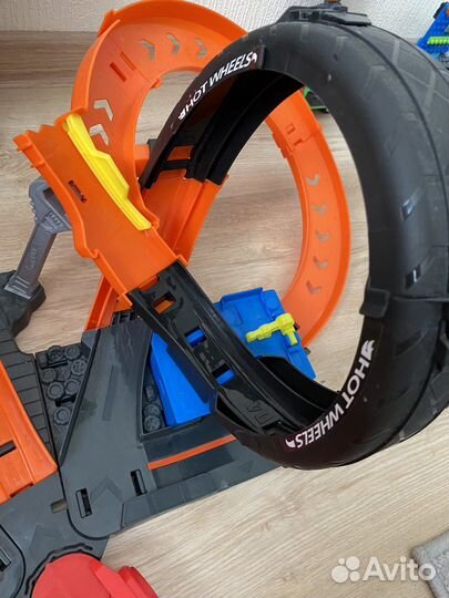 Трек хот вилс hot wheels атака бешеной гориллы