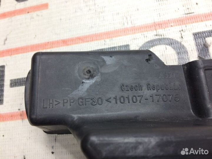 Кронштейн фары передний левый Audi Q5 8R cdnc 2009