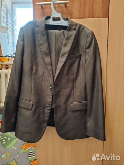 Костюм школьный 146. Рубашки в подарок