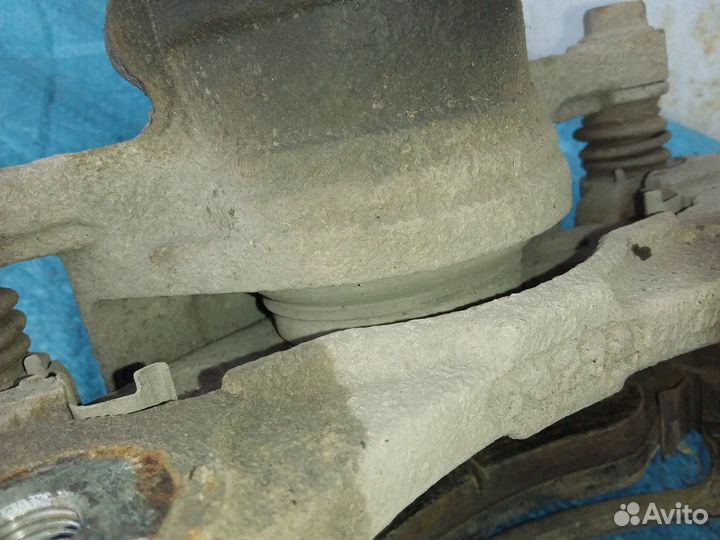 Передний левый тормозной суппорт Chevrolet Lacetti