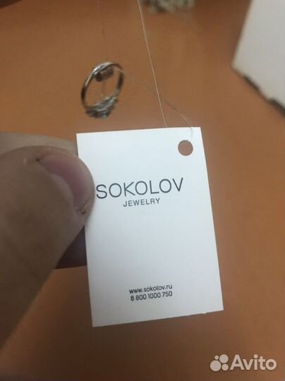 Кольцо с зелёным фианитом