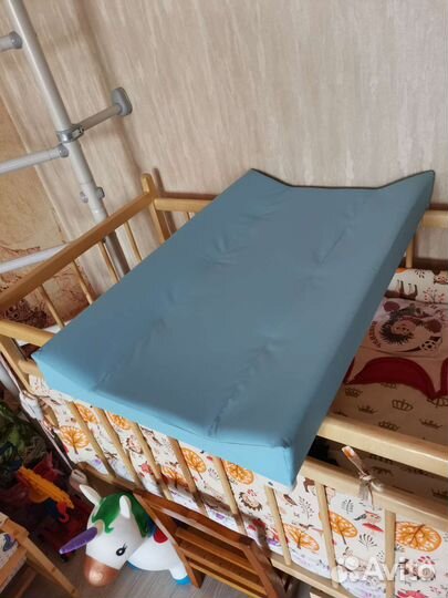 Пеленальная доска на кроватку