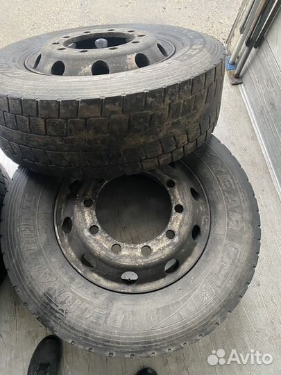 Колёса с дисками на тягач