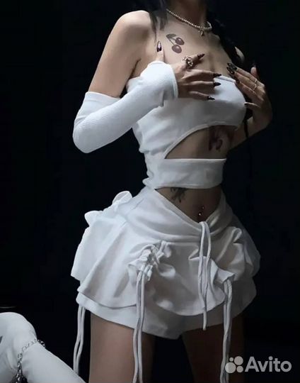 Асимметричное мини платье на завязках