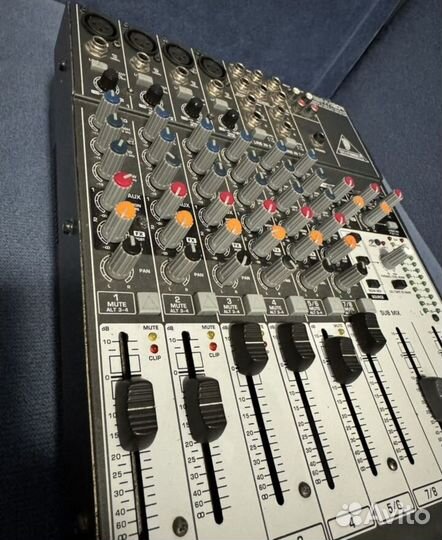 Микшерный пульт behringer Xenyx1204