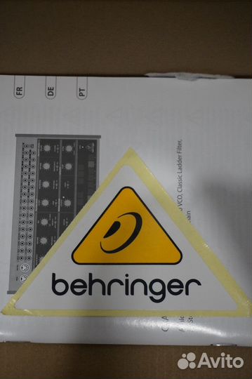Синтезатор Behringer Grave