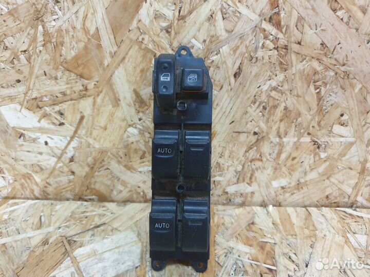 Блок управления стеклоподъемниками Toyota Avensis1