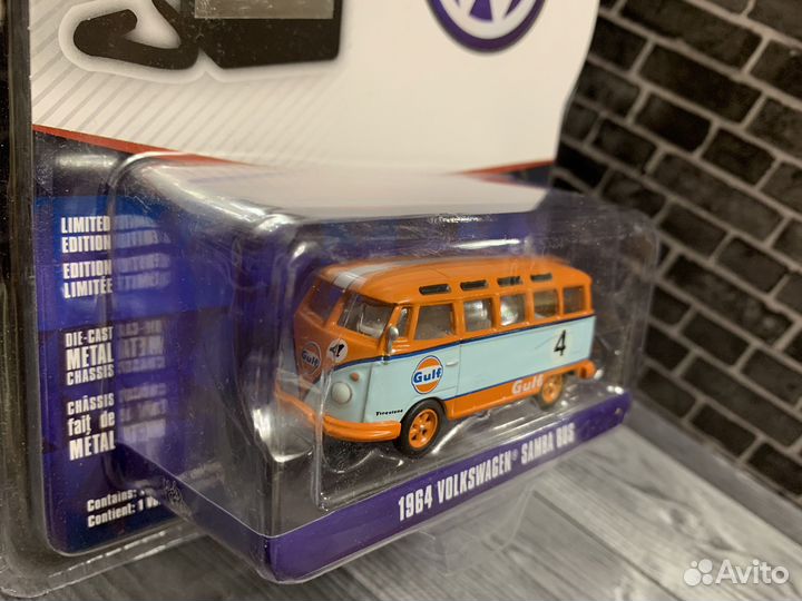 Greenlight 1/64 Volkswagen Bus gulf