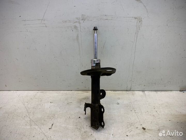 Амортизатор правый Toyota Rav4 40 2012-2019