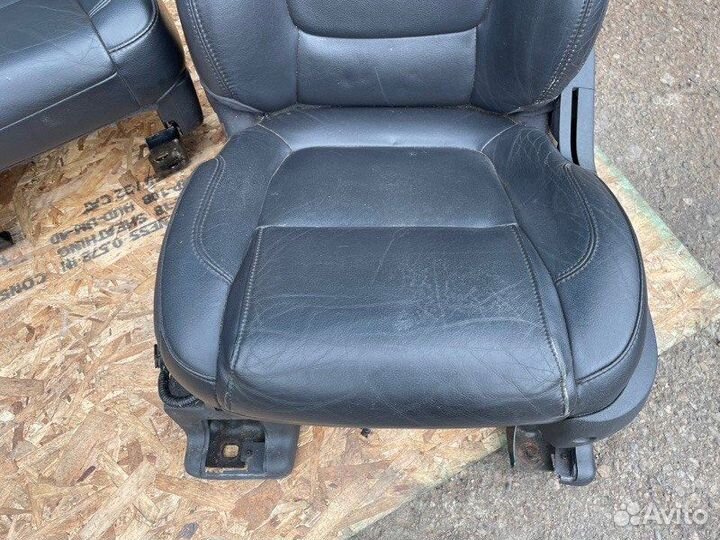 Кожаный салон Ford Explorer 5 3.5 2011