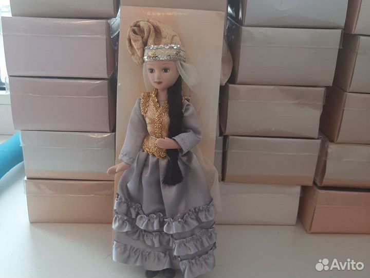 Коллекция фарфоровых кукол